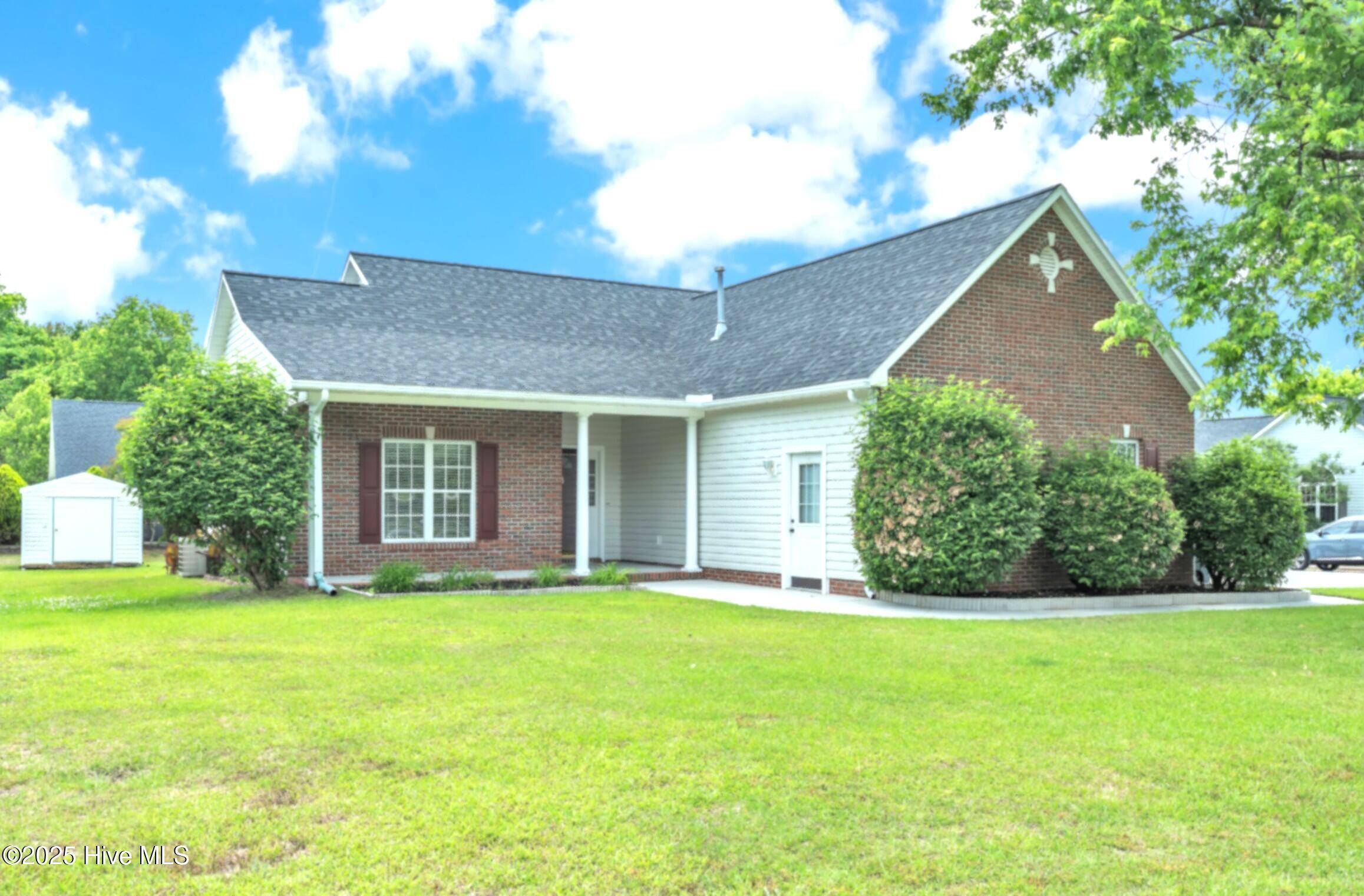 302 Fairmont LN, Jacksonville, NC 28540