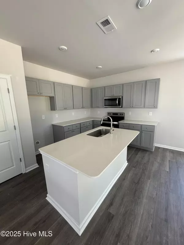 Supply, NC 28462,130 Maymont St Nw ST NW