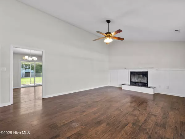 Hubert, NC 28539,219 Zachary LN