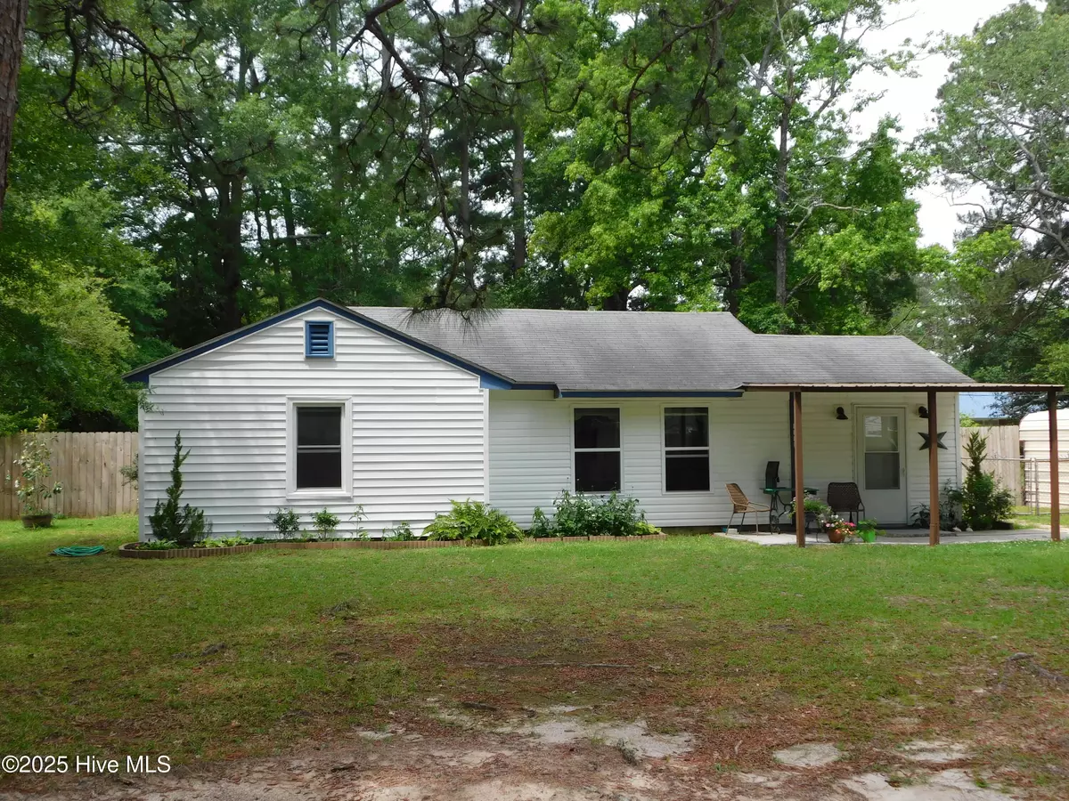 Laurinburg, NC 28352,1115 S Pine ST