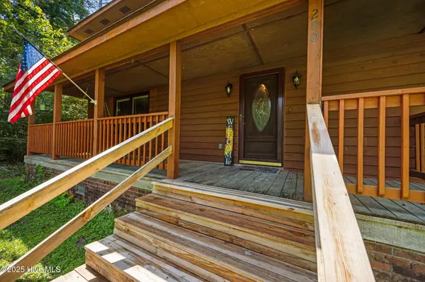 Rocky Point, NC 28457,200 S Hummingbird LN