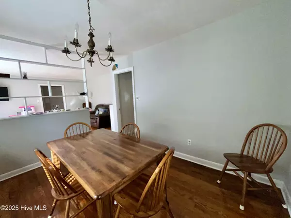 Laurinburg, NC 28352,409 Forest RD