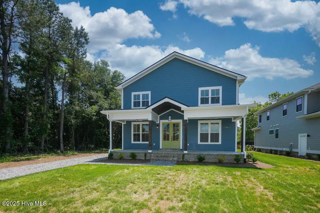 Southern Pines, NC 28387,476 Yadkin RD