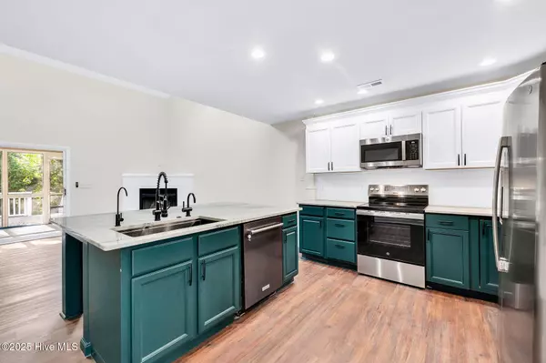 Kure Beach, NC 28449,562 Anchor WAY