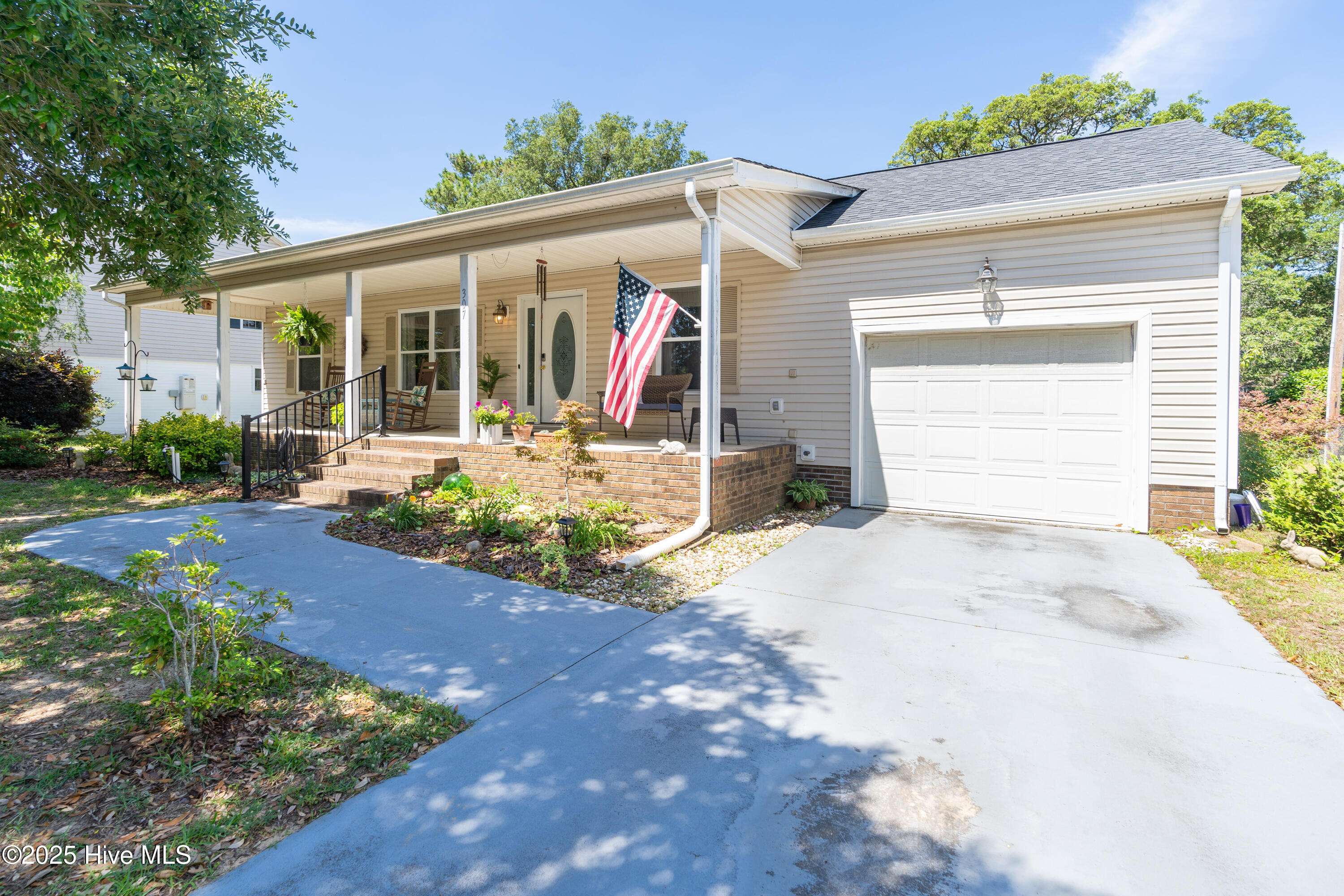 Oak Island, NC 28465,307 Norton ST