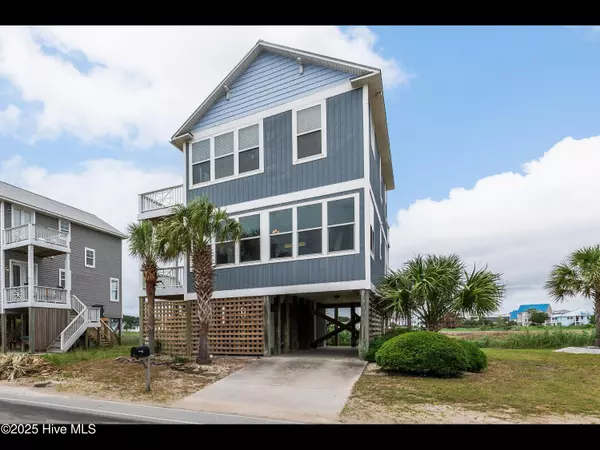 1701 Canal DR, Carolina Beach, NC 28428