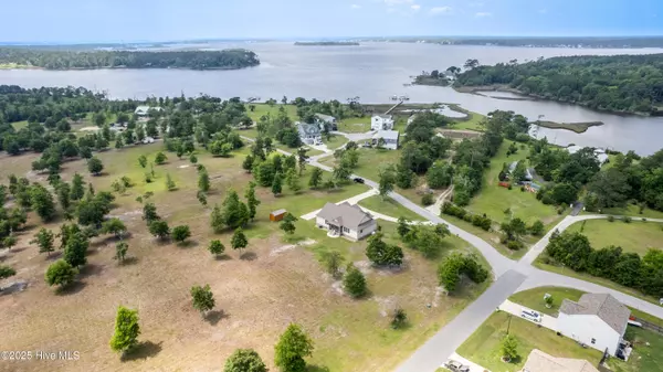 Peletier, NC 28584,361 Norris Landing RD