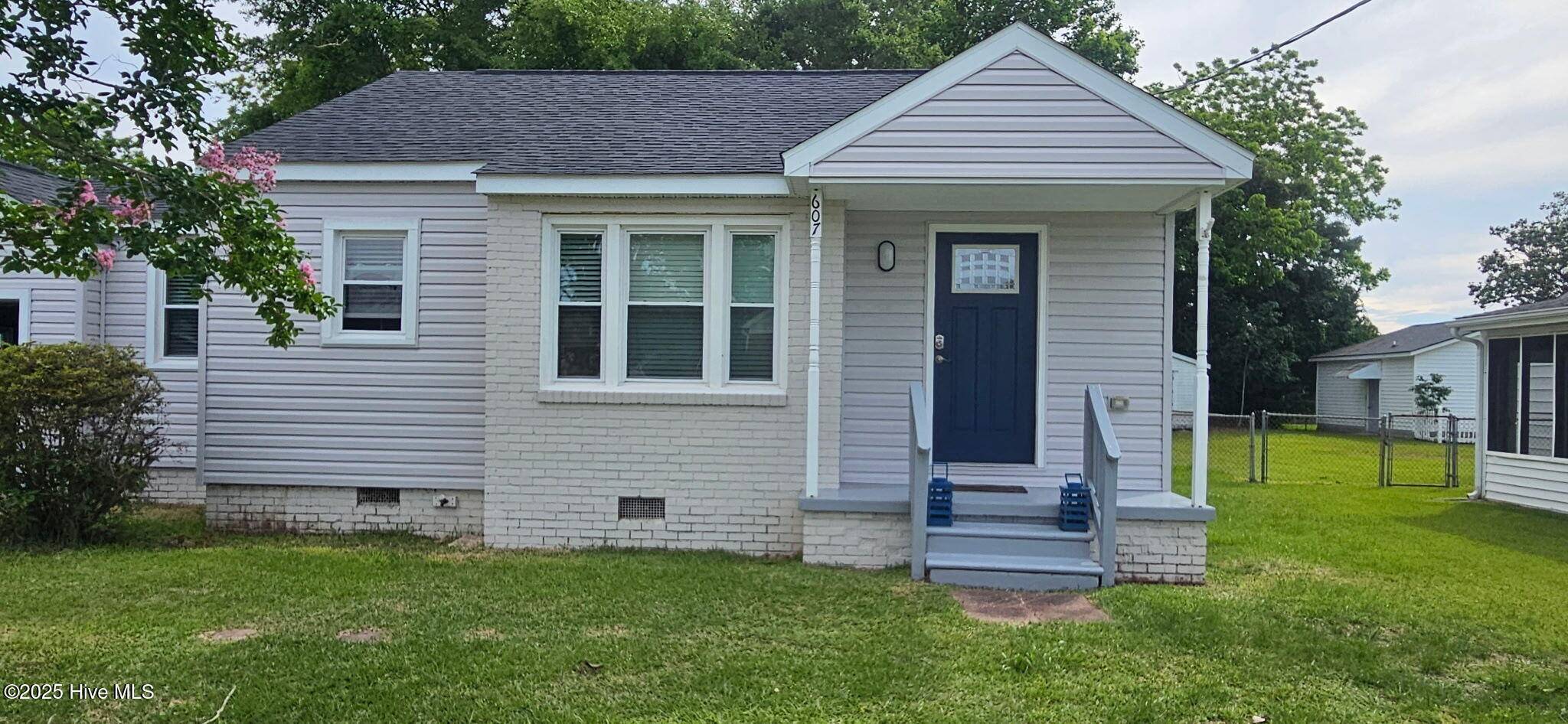 607 E Sabiston DR, Swansboro, NC 28584