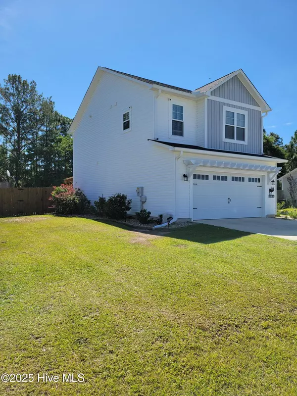 Hubert, NC 28539,215 Chestwood DR