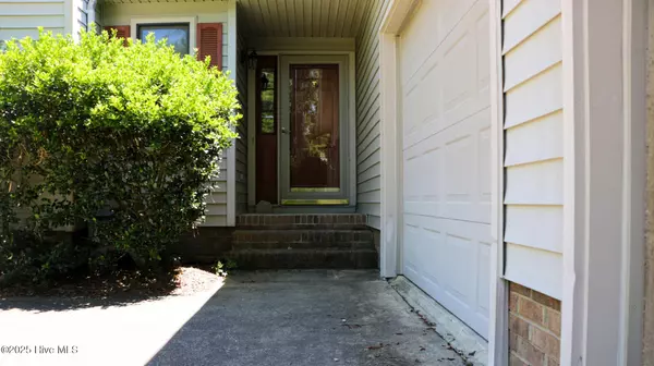 New Bern, NC 28560,1819 Caracara DR