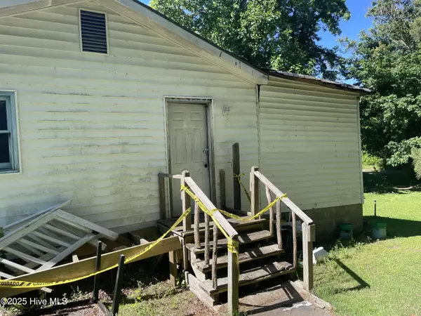 Tyner, NC 27980,512 Walton LN