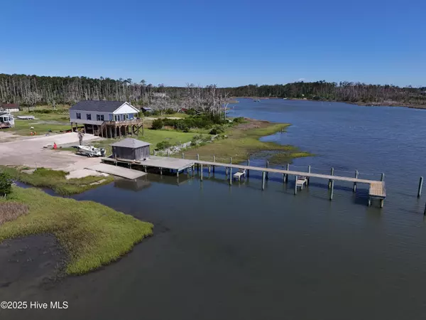 203 Old Carteret RD, Smyrna, NC 28579