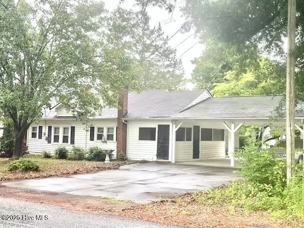 Elizabethtown, NC 28337,302 Lower ST