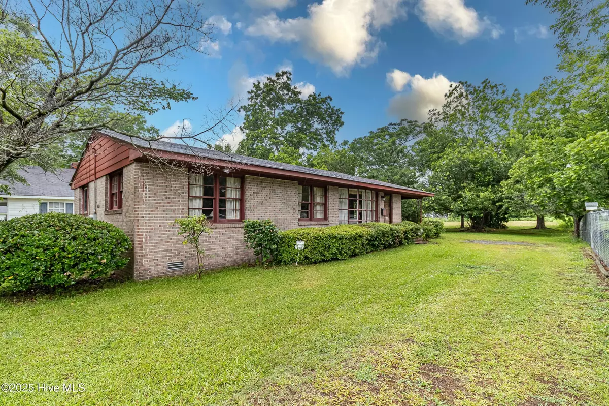 Mount Olive, NC 28365,311 E Hillsboro ST