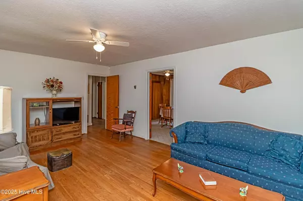 Mount Olive, NC 28365,311 E Hillsboro ST