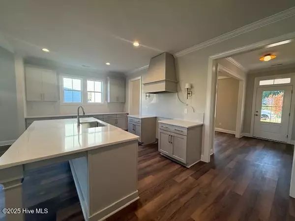 Holly Ridge, NC 28445,102 Whispering Pine LN