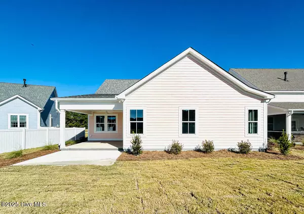 Holly Ridge, NC 28445,102 Whispering Pine LN