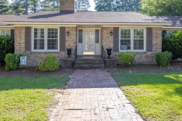 Clinton, NC 28328,202 Forest DR