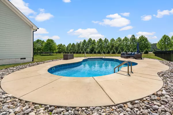 135 W Wellesley DR, Clayton, NC 27520