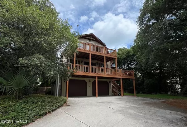 112 Bluewater DR, Emerald Isle, NC 28594