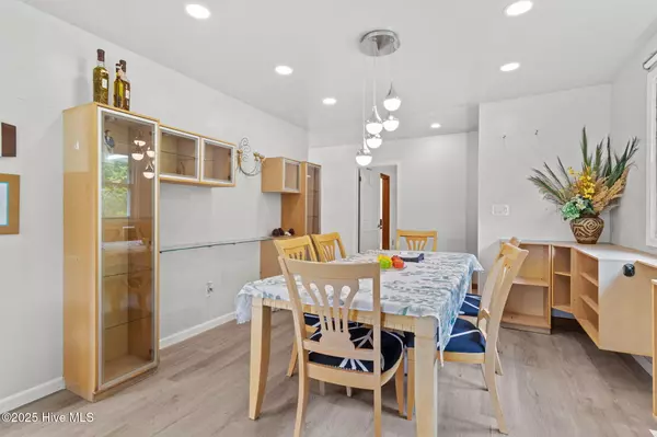 Moyock, NC 27958,185 Launch Landing RD