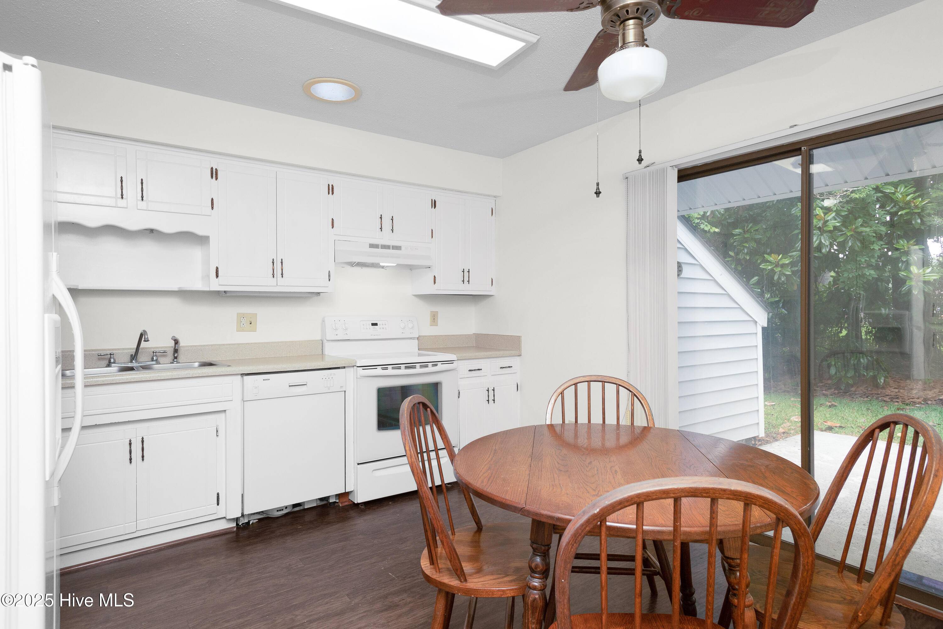 New Bern, NC 28562,1003 A Kings WAY