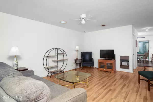 New Bern, NC 28562,1003 A Kings WAY