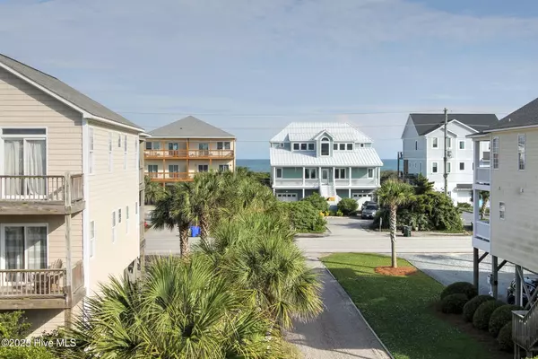 North Topsail Beach, NC 28460,3725 Island DR