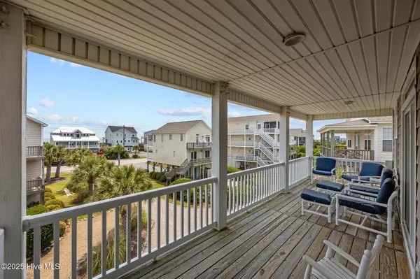 North Topsail Beach, NC 28460,3725 Island DR