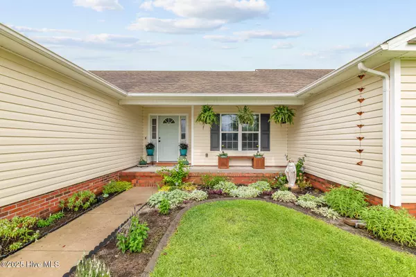 Swansboro, NC 28584,912 Morganser DR