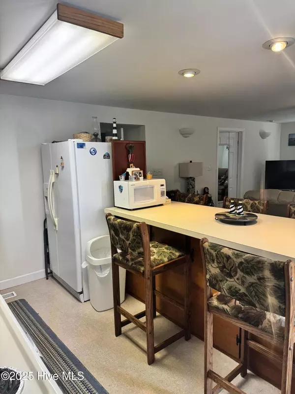 Surf City, NC 28445,324 N Topsail DR