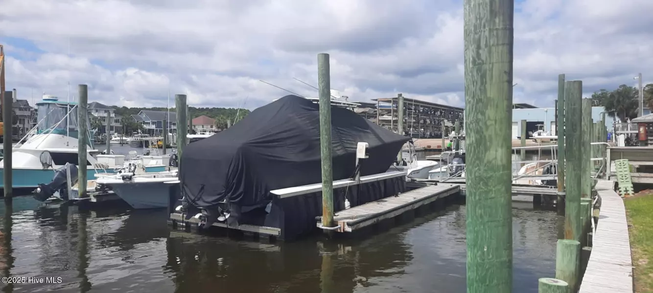 801 Paoli CT #35' Wet Slip #104, Wilmington, NC 28409