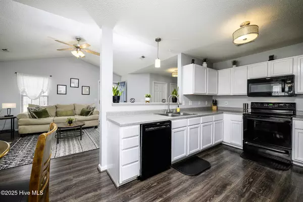 New Bern, NC 28562,4649 Rainmaker DR