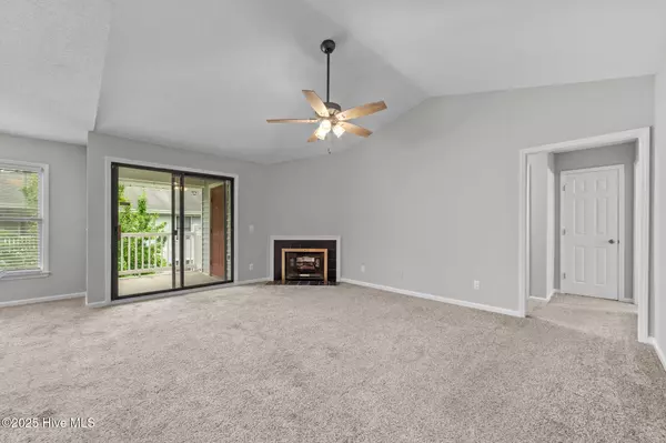 Greenville, NC 27834,110 W Victoria CT #E