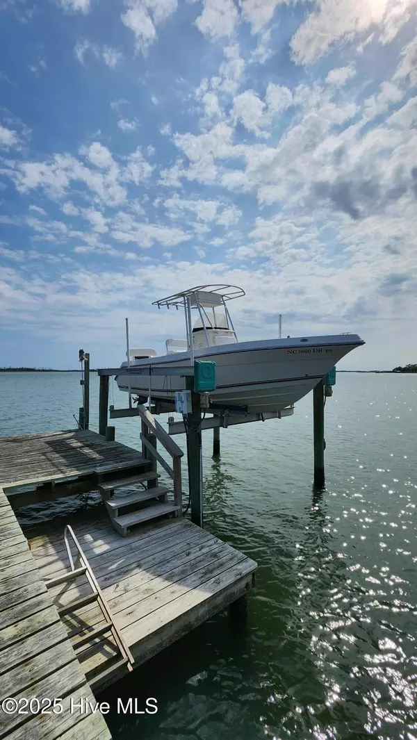 Gloucester, NC 28528,151 Blue Heron LN