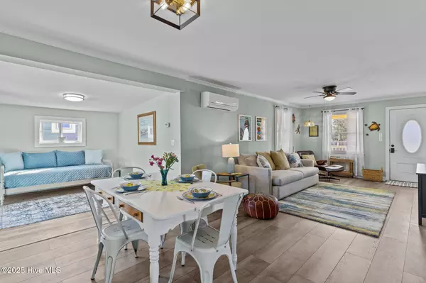 Carolina Beach, NC 28428,208 Hamlet AVE