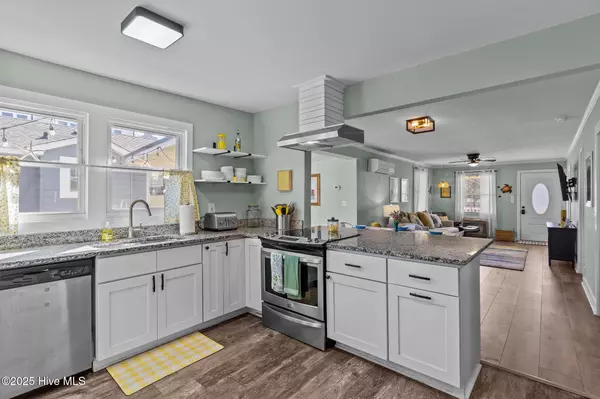 Carolina Beach, NC 28428,208 Hamlet AVE