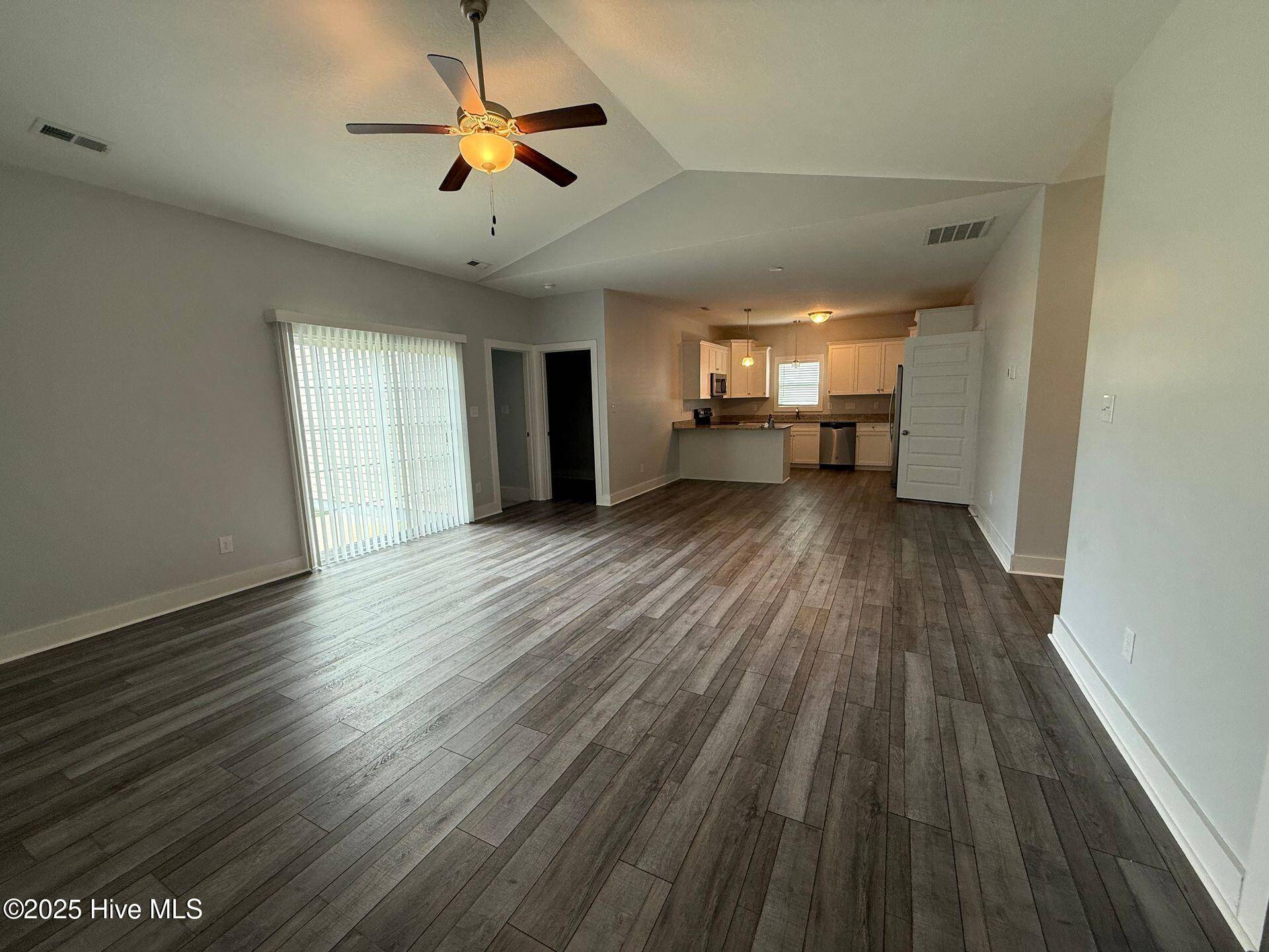 Hubert, NC 28539,305 Garland Shores DR