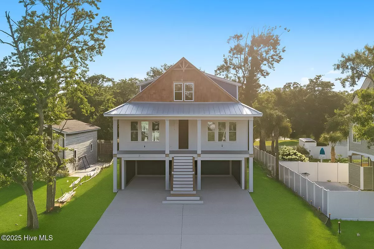 Oak Island, NC 28465,329 NE 61st ST