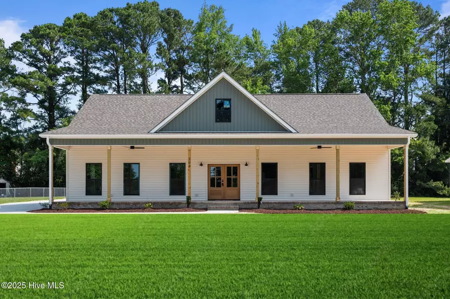 306 Crown DR, Washington, NC 27889