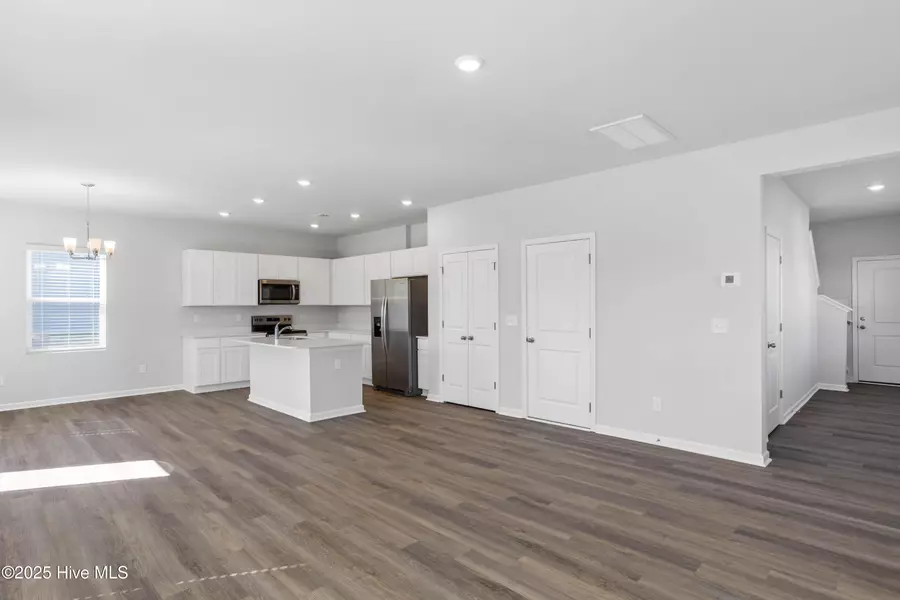 158 N Squires Run LN, Richlands, NC 28574