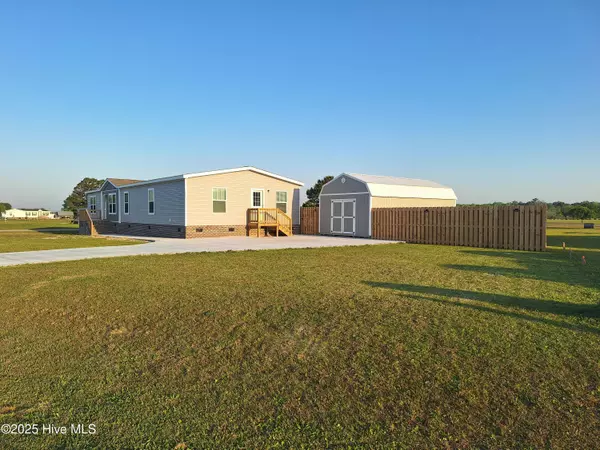 Stella, NC 28582,104 Magnolia DR