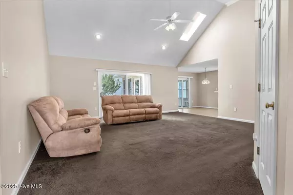Kure Beach, NC 28449,734 Sloop Pointe LN