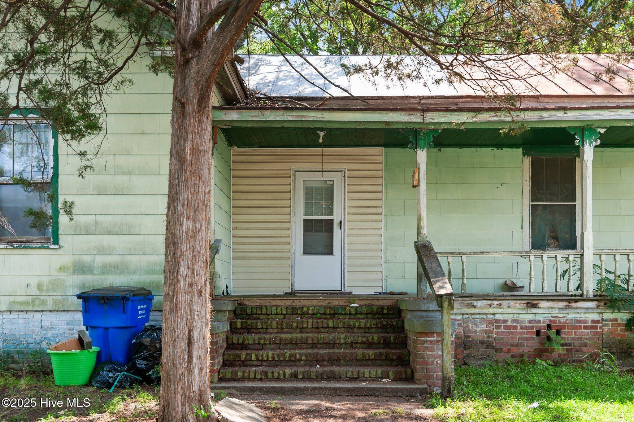 Kinston, NC 28501,805 N Mclewean ST
