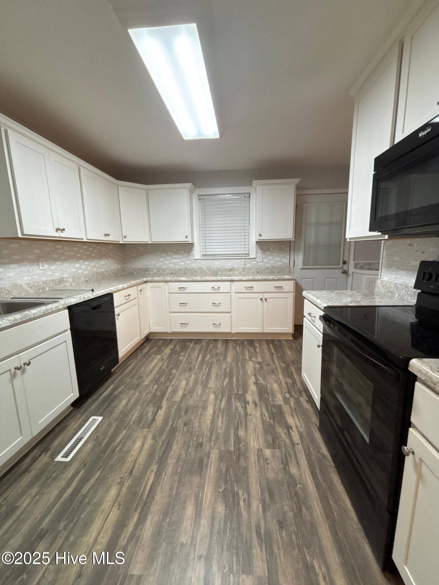 Jacksonville, NC 28540,608 River CT