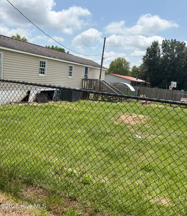 Pinetops, NC 27864,5695 Nc 43