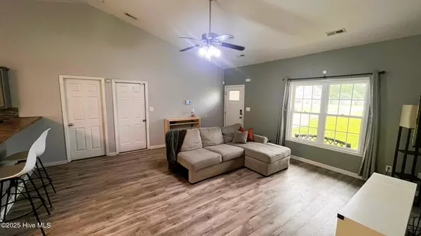 Richlands, NC 28574,107 Lilac LN