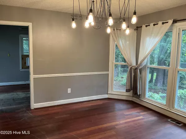 Jacksonville, NC 28546,128 Robinhood DR