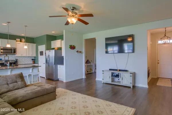 Holly Ridge, NC 28445,402 Saxby WAY