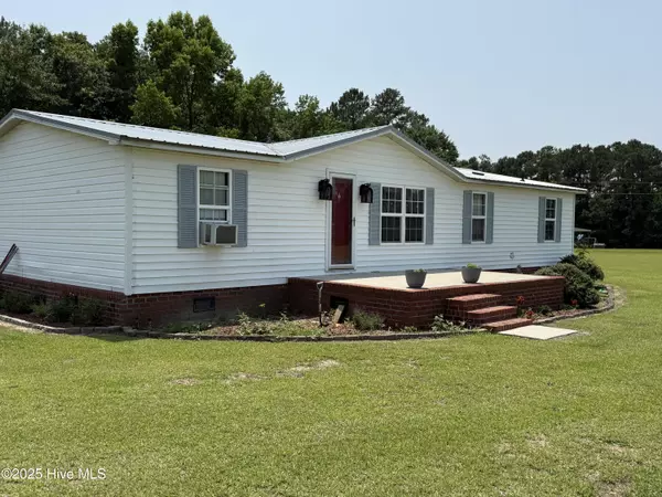 Clinton, NC 28328,504 Darkhorse LN